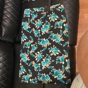 Beautiful skirt with blue roses it’s a very long skirt